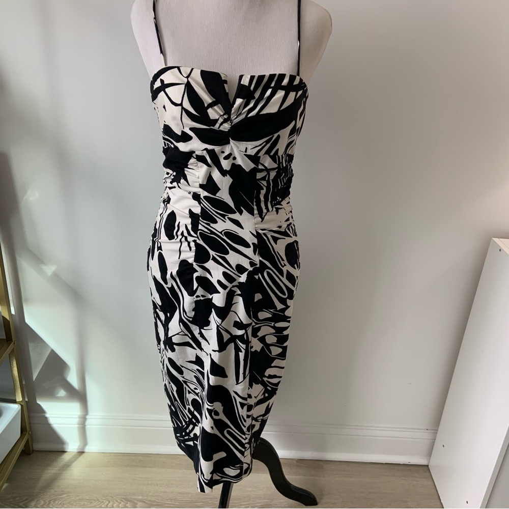 Elegant Black and White Patterned Dress - Picture 1 of 7